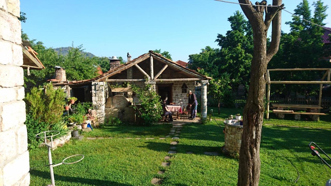 Bujtina Shkodrani Bed & Breakfast Voskopoje Exterior photo