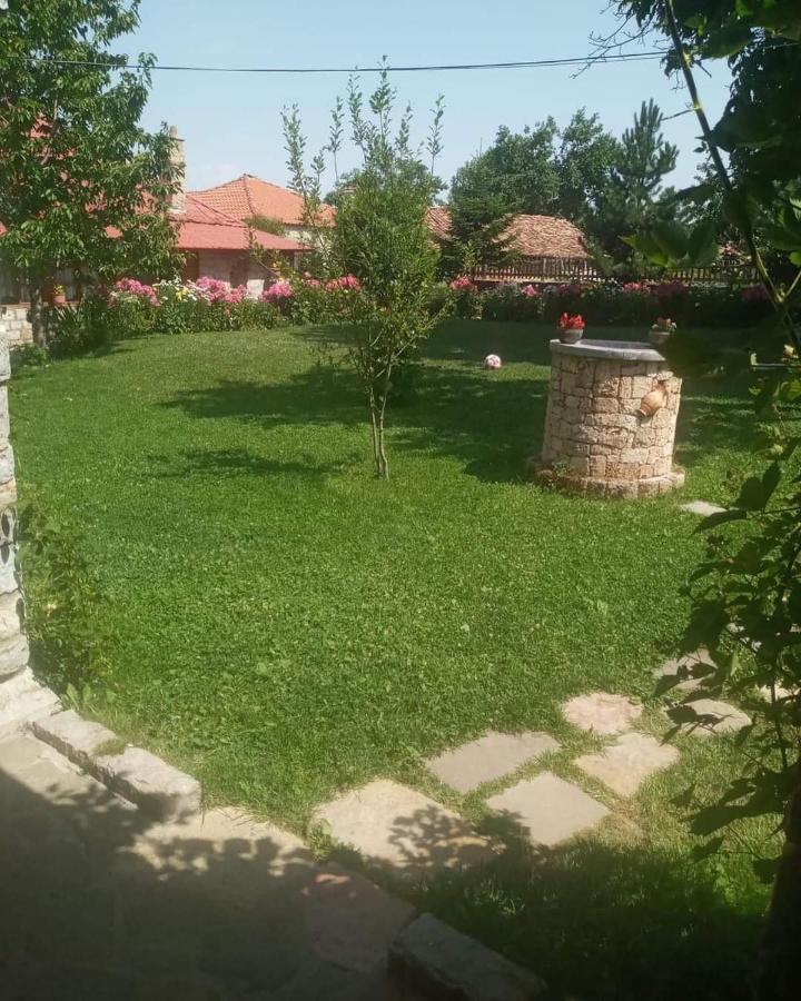 Bujtina Shkodrani Bed & Breakfast Voskopoje Exterior photo