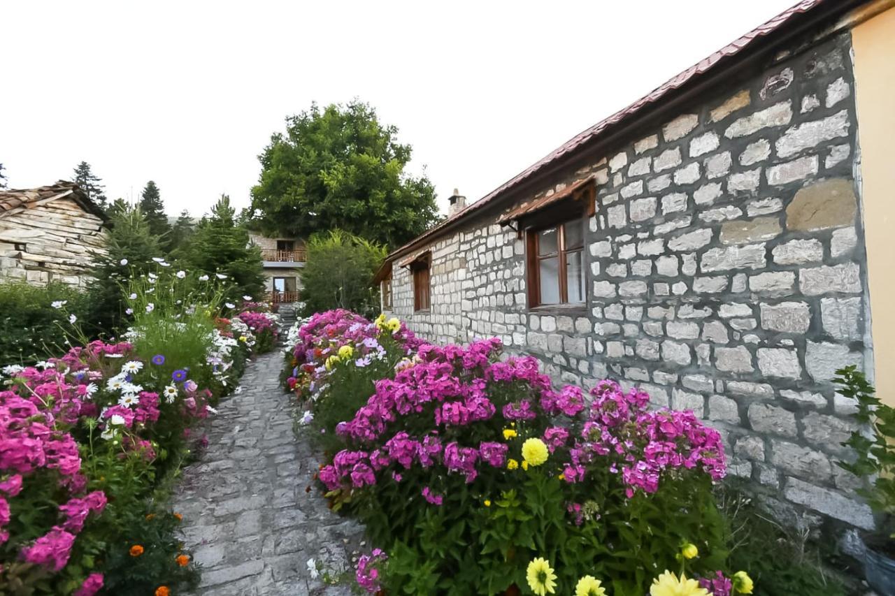 Bujtina Shkodrani Bed & Breakfast Voskopoje Exterior photo